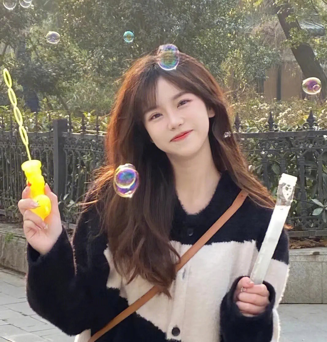 隐婚后我竟成了豪门萌宝的亲妈